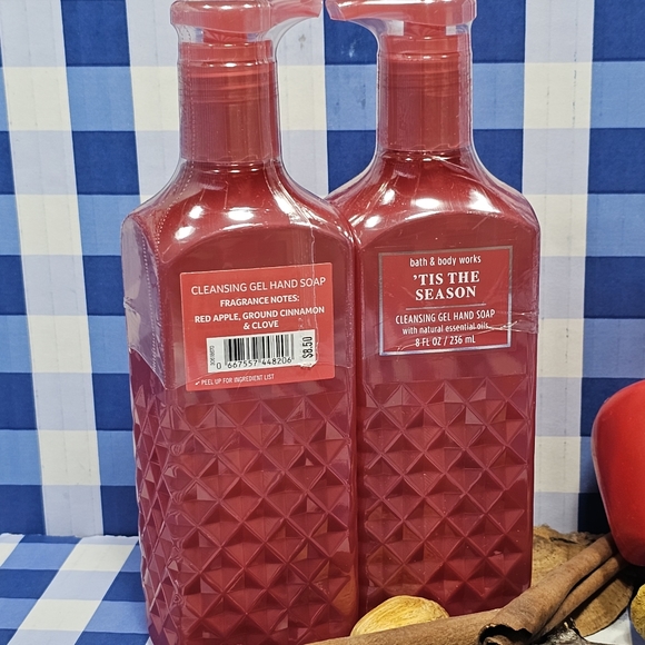 Bath & Body Works 'TIS THE SEASON Gentle & Clean Foaming Hand Soap 2 Bottles - Picture 5 of 6